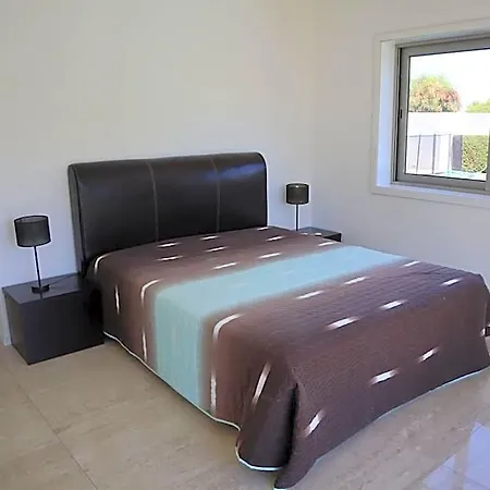 Dos Salgados - Beachfront, 6 Golf Courses, 6bdr Guia (Faro)