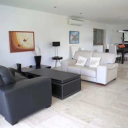 Dos Salgados - Beachfront, 6 Golf Courses, 6bdr Hotel