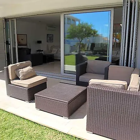 Dos Salgados - Beachfront, 6 Golf Courses, 6bdr Hotel