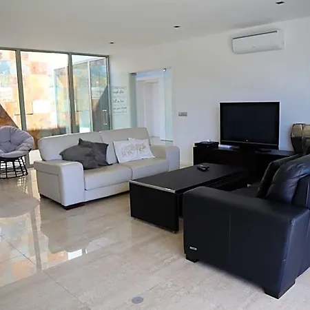 Dos Salgados - Beachfront, 6 Golf Courses, 6bdr 4* Guia (Faro)