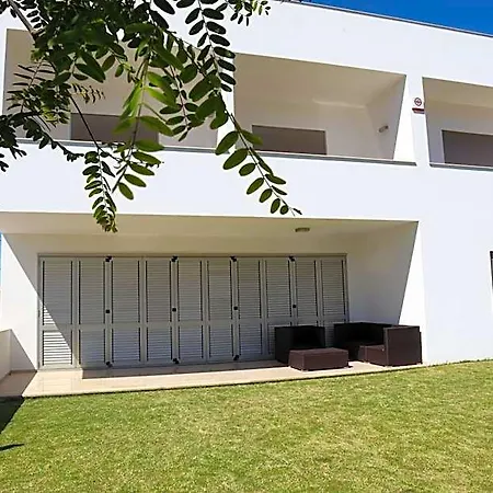 Dos Salgados - Beachfront, 6 Golf Courses, 6bdr Hotel 4*