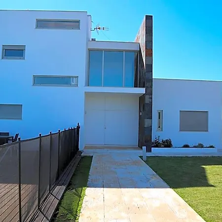 Dos Salgados - Beachfront, 6 Golf Courses, 6bdr