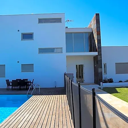 Dos Salgados - Beachfront, 6 Golf Courses, 6bdr Hotel