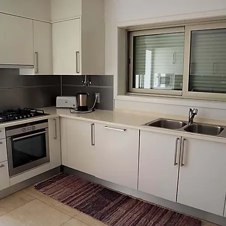 Dos Salgados - Beachfront, 6 Golf Courses, 6bdr Guia (Faro)